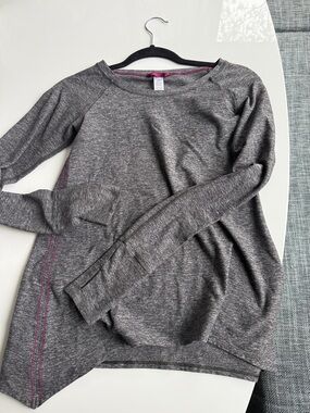 lululemon athletica Long Sleeve Tee in Heather Gray with Pink Trim